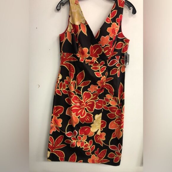NWT MADISON LEIGH RED AND BLACK COTTON FLORAL SLEEVELESS V CROSS NECK SIZE 10 - Picture 2 of 7